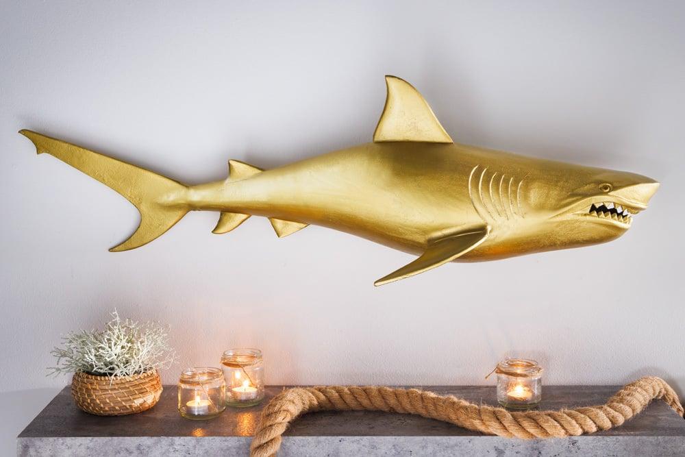 Dizajnová nástenná dekorácia SHARK 105 cm, zlatá, pravá