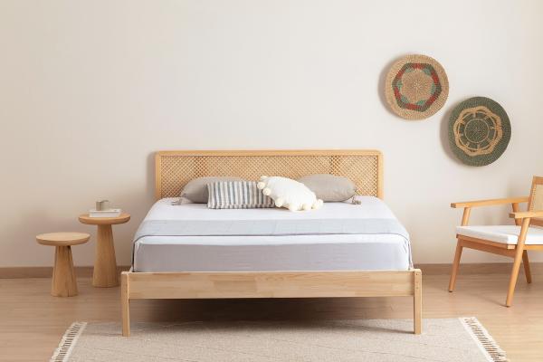 Masívna dvojlôžková posteľ IZABELYA 140x190 cm, borovica, prírodná
