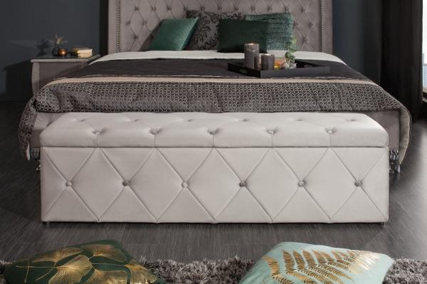 Elegantná posteľná lavica EXTRAVAGANCIA 140 cm strieborno šedá dizajn Chesterfield