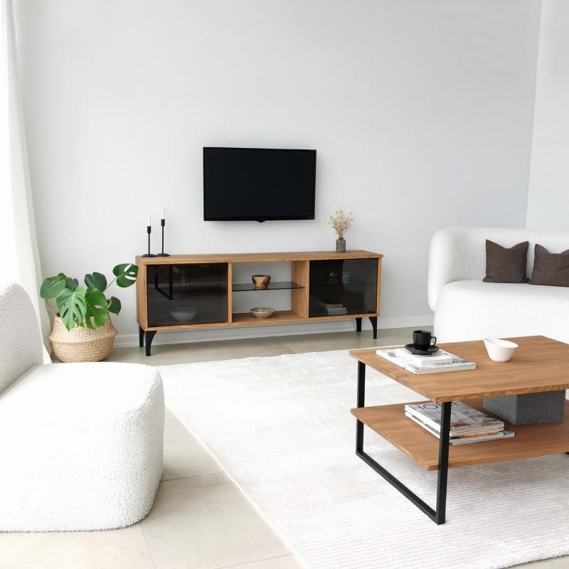 Masívny TV stolík MISTERO 150 cm, borovica, hnedý