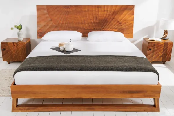 Masívna posteľ SCORPION 180x200 cm hnedá, čierna s 3D rezbami