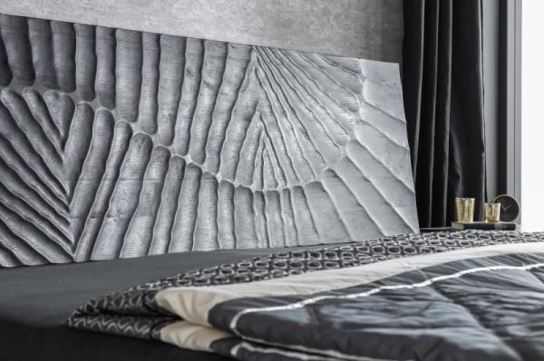 Masívna posteľ SCORPION 180x200 cm mango, čierna s 3D rezbami