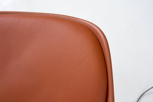 Retro stolička SCANDINAVIA MEISTERSTÜCK medeno hnedá