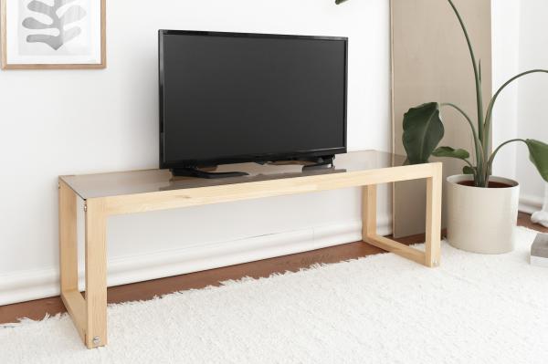 Masívny TV stolík THROUGH 130 cm, borovica, prírodný