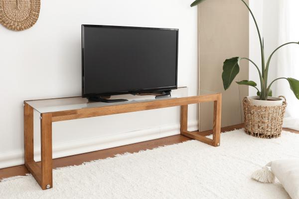 Masívny TV stolík THROUGH 130 cm, borovica, hnedý