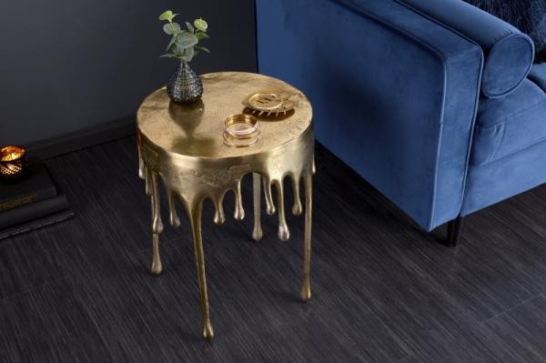 Extravagantný príručný stolík LIQUID LINE 51 cm zlatý