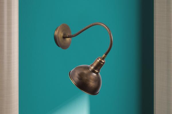 Priemyselná nástenná lampa KUMLUCA 16 cm, mosadzná