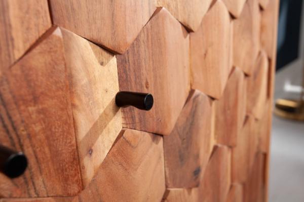 Masívna barová skrinka MYSTIC LIVING 76 cm akát 3D povrch z masívneho dreva