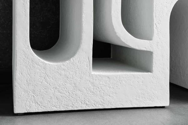 Abstraktný konzolový stolík ART AMBIENTE 120 cm biely vzhľad s patinou betónového dizajnu