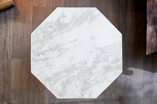 Bočný stolík DIAMOND 50 cm mramorovo biely